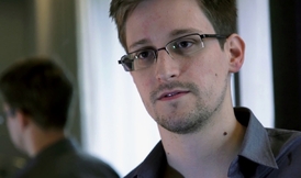 NSA se stala terčem kritiky, když na existenci jejího globálního špionážního programu upozornil bývalý bezpečnostní technik Edward Snowden.