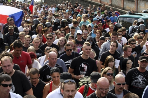 Protiromský pochod v Plzni; po projevech na náměstí se demonstranti vydali na několik kilometrů dlouhý pochod městem, který skončil bez vážnějších konfliktů cestou zhruba na Slovanech.