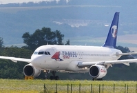 Letadlo Boeing 737-800 firmy Travel Service vezlo 191 cestujících, nikomu z nich se nic nestalo (ilustrační foto).