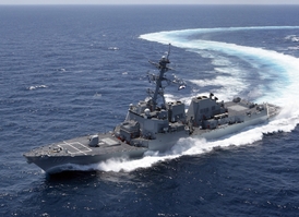 USS Gravely nese střely s plochou dráhou letu.