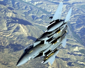 Americký F-15 Strike Eagle.