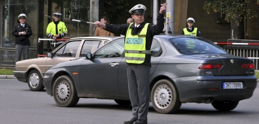 Zlínští policisté pomohli při porodu v autě (ilustrační foto).