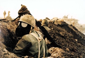 Íránský voják ve válce s Irákem (1980 až 1988).