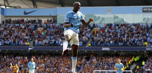 Radující se Yaya Touré z Manchesteru City.