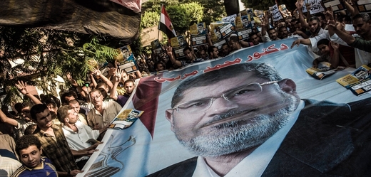 Ačkoli má sesazený prezident Muhammad Mursí v Egyptě hodně příznivců, soudu neunikne.