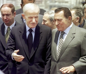 Bašárův otec Háfiz Asad s egyptským prezidentem Mubarakem (vpravo). To bývaly časy.