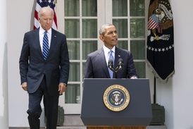 Nejdravějším jestřábem v Bílém domě se v těchto dnech jeví viceprezident Biden (vlevo).