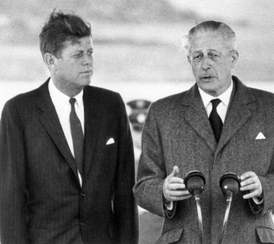 John Kennedy a Harold Macmillan.