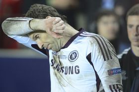Brankář Chelsea Petr Čech po neúspěšném penaltovém rozstřelu v Superpoháru.