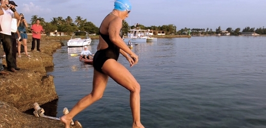 Do akce! Americká vytrvalostní plavkyně Diana Nyadová.