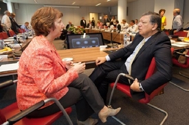 Syrské vrásky na čele. Šéf EK Barroso a unijní šéfdiplomatka Ashtonová.