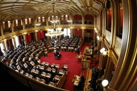 Norové v pondělí volí 169 poslanců Stortingetu.