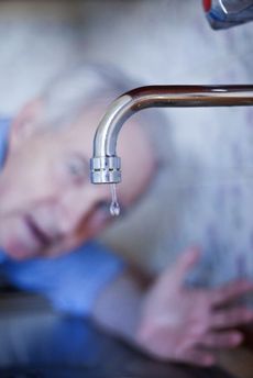 Přístup k pitné vodě a lepší hygiena, to jsou možná rizikové faktory pro častější výskyt choroby.
