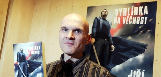 Jiří Kulhánek nemá problém prodat třicet tisíc výtisků své knihy, aniž by se kdekoliv v médiích byť jen mihl.