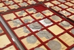 Lákadlem nejen pro sběratele ale i návštěvníky jsou originály a kopie historických mincí. Na výstavě jsou k vidění groše, tolary, zlatky i jiné staré cizí měny.