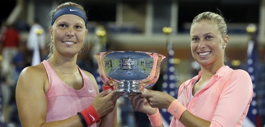 Andrea Hlaváčková a Lucie Hradecká jsou poprvé šampionkami grandslamového US Open ve čtyřhře.