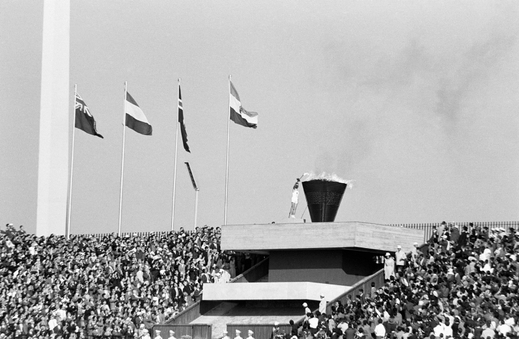 Olympijský oheň před 49 lety zapálil běžec Jošinori Sakai. (Foto: Profimedia)