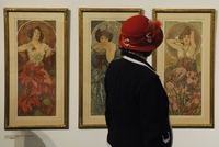 Výstava plakátů Alfonse Muchy dnes končí.