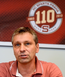 Trenér Sparty Josef Jandač.