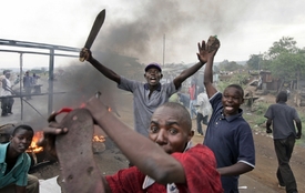 Pobíjejte Kikuje. Kmenové nepokoje v Keni roku 2007.