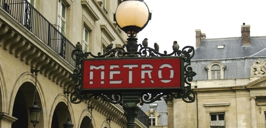 Pařížské metro prý přijde o svůj tradiční zápach (ilustrační foto).