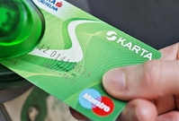 Česká spořitelna do projektu sKaret vložila podle dostupných informací asi 300 milionů korun a zatím není zřejmé, zda nebude žádat kompenzace.