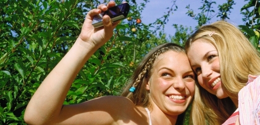 Češi používají na dovolených stále častěji mobily místo fotoaparátů (ilustrační foto). 