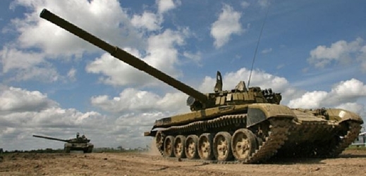Syrští rebelové chtějí i protitankové zbraně. Na snímku ruský takt T-72.