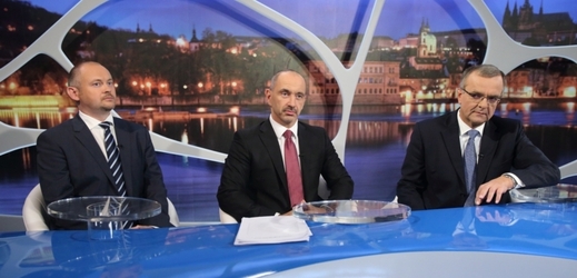 Do diskuzního pořadu televize Barrandov Témata Týdne přijali pozvání Michal Hašek (vlevo), Martin Kuba (uprostřed) a Miroslav Kalousek. 