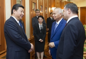 Čínský prezident u svého uzbeckého kolegy Karimova v Taškentu.