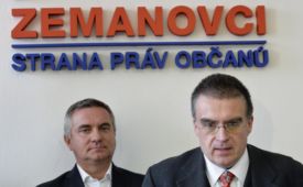 Prezidentův kancléř Vratislav Mynář (vlevo) a Jiří Žák, ministr dopravy a čerstvý lídr kandidátky SPOZ v Praze.