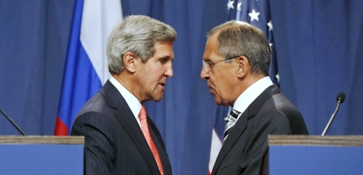 Ministři zahraničí USA a Ruska: John Kerry a Sergej Lavrov.