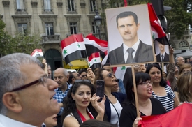 Protesty ve Francii podporující prezidenta Asada.
