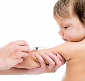 Účinnou obranou proti příušnicím je očkování.