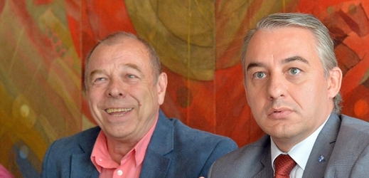 Předák odborů Jaroslav Zavadil (vlevo) a šéf odborového svazu KOVO Josef Středula. 
