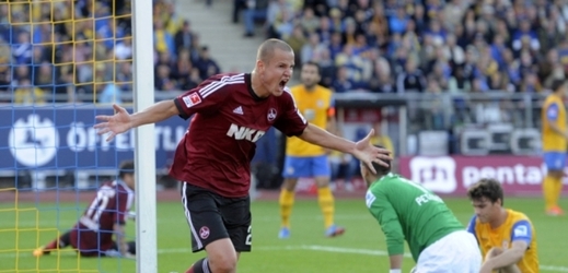 Adam Hloušek se raduje z gólu v prvním bundesligovém zápase po zranění.