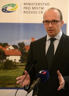 Ministr pro místní rozvoj v demisi František Lukl.