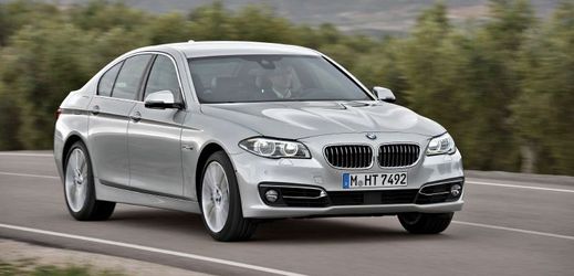 Výrobcům luxusních vozů se na trhu daří, jedním z oblíbených modelů je i BMW řady 5.