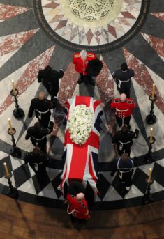 Klaus jako příklad hodný následování uvedl britskou premiérku Margaret Thatcherovou. Jejího pohřbu se v Londýně osobně zúčastnil.