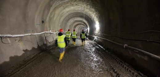 Ražba tunelu v úseku Dejvice - Motol.