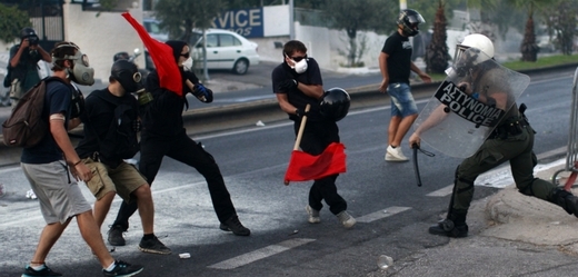 Nepokoje na aténském předměstí Keratsini.