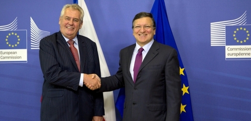 Prezident Miloš Zeman (vlevo) a šéf Evropské komise José Barroso. 