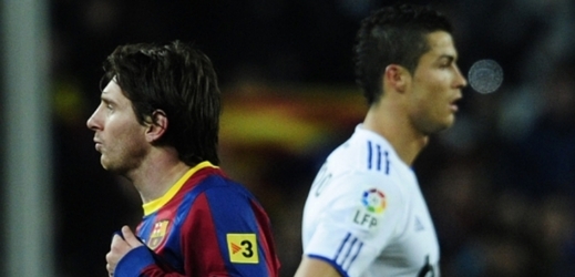 Lionel Messi (vlevo) a Cristiano Ronaldo.