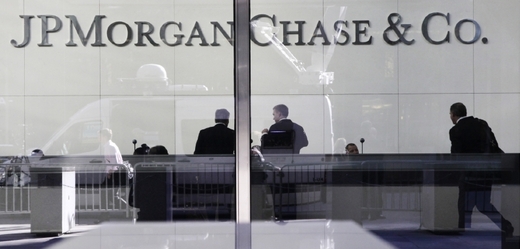 Americká investiční banka JPMorgan Chase & Co má na krku obrovskou pokutu.