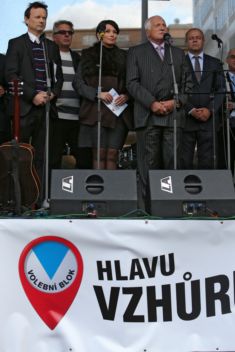 Václav Klaus podpořil na předvolebním mítinku hnutí Hlavu vzhůru.