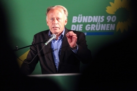 Zelení peřd volbami ztráceli podporu kvůli "pedofilní" aféře. Týká se i lídra strany Jürgena Trittina.