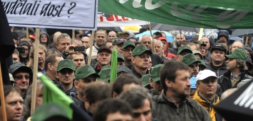 Horníci protestovali proti uzavření dolu Paskov.