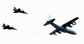 Na snímku dvě stíhačky Gripen čerpají za letu palivo z létajícího tankeru C-130 Hercules.