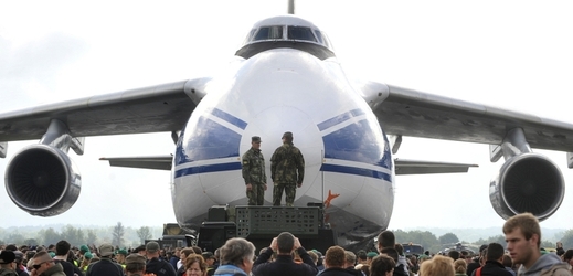 Během dvou dnů návštěvníci akce uvidí například ukázku tankování za letu nebo si mohou prohlédnout desítky letadel včetně obřího transportního letounu An-124 Ruslan.