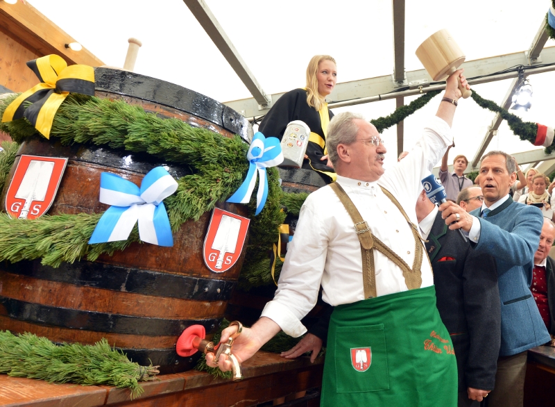 Starosta Mnichova Christian Ude zahájil letošní ročník Oktoberfestu.